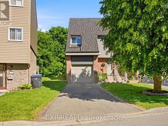 Townhouse for sale in Georgina, Ontario