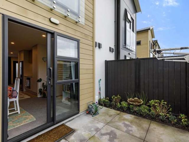Townhouse for sale in Days Bay, Wellington