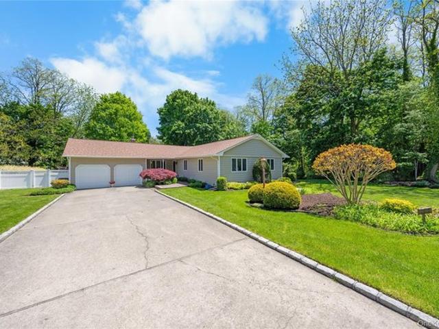 House for sale in Miller Place, New York