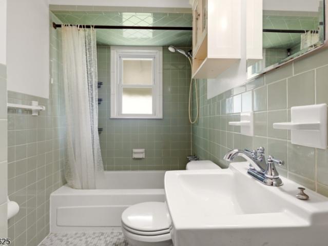 House for sale in Avenel, New Jersey