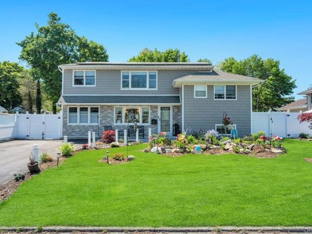 House for sale in Huntington, New York