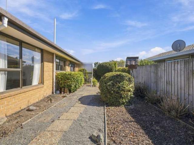 House for sale in Chaslands, Canterbury