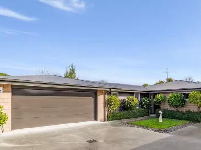 House for sale in Chaslands, Canterbury