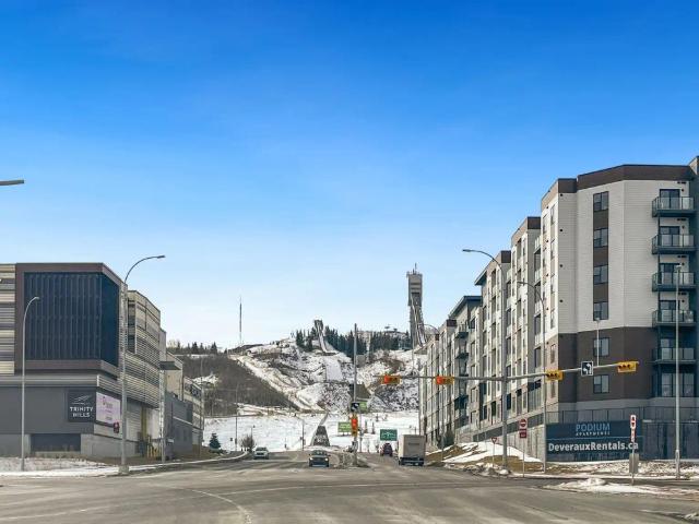 Townhouse for rent in Bowness, Calgary