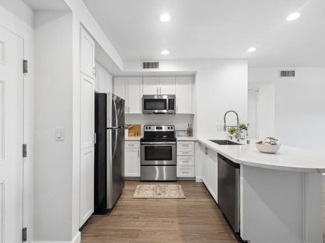 Apartment for rent in Canoga Park, California