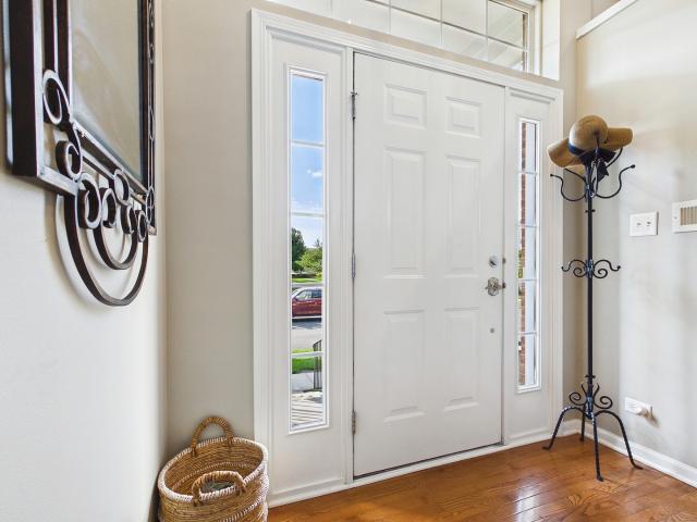 Condo for sale in Lindenhurst, Lake County