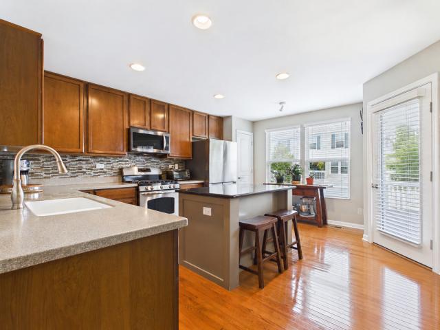 Condo for sale in Lindenhurst, Lake County