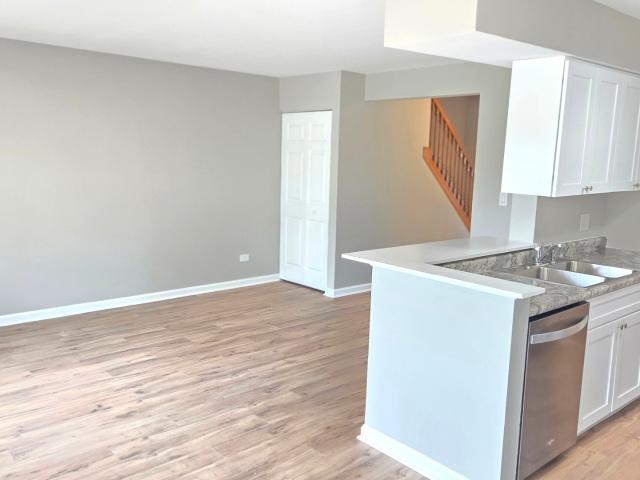 Townhouse for sale in Mchenry, Illinois