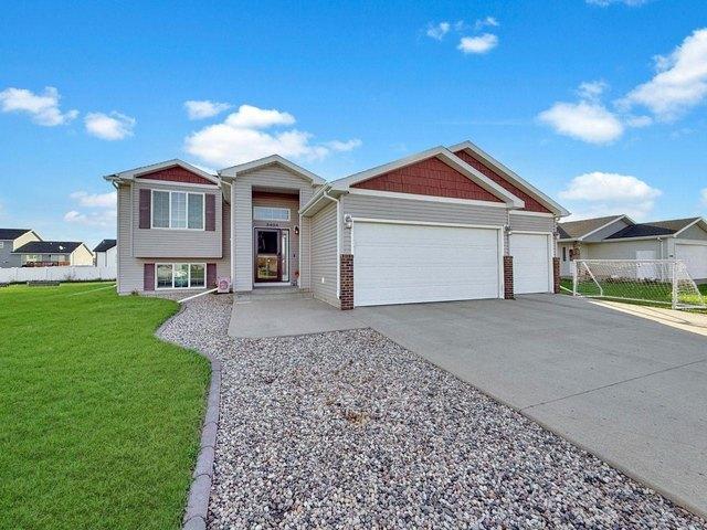 House for sale in Minot, Ward County