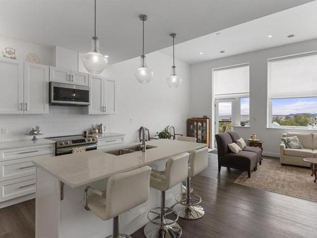 Condo for sale in Thunder Bay, Ontario