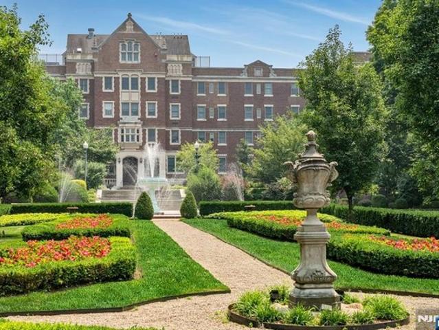 Condo for sale in Mahwah, New Jersey