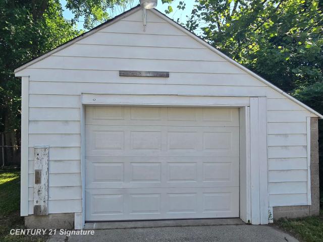 House for sale in Flint, Genesee County