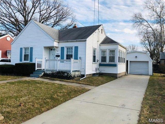 House for sale in Alton, Illinois