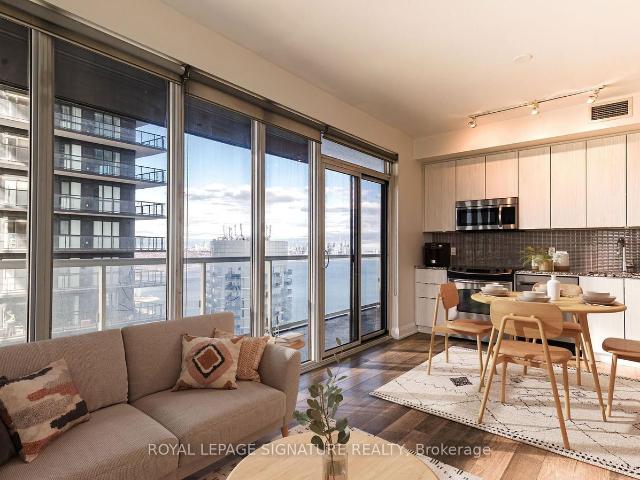 Condo for sale in Toronto, Golden Horseshoe