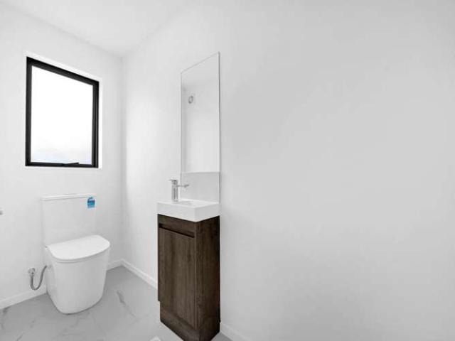 Townhouse for sale in Bucklands Beach, Howick