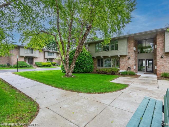 Condo for sale in Bloomfield Hills