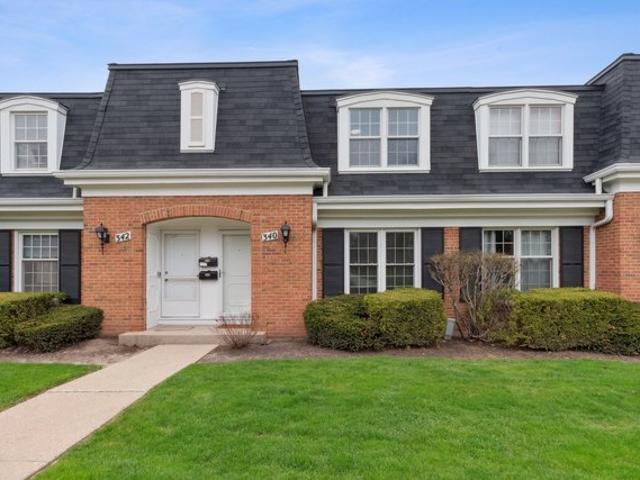 Condo for sale in Barrington, Illinois