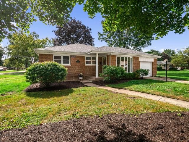 House for sale in Fair Haven, Mundelein