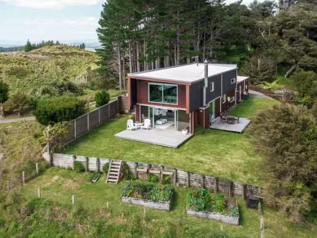 House for sale in Awhitu