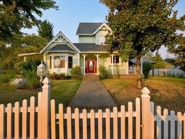 House for sale in Oakland, Douglas County