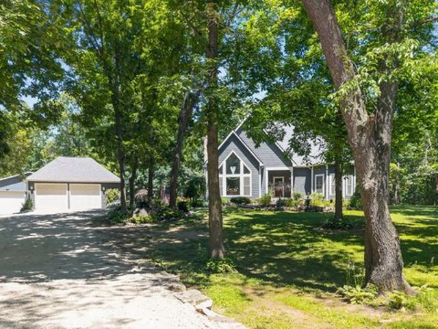 House for sale in Mchenry, Illinois