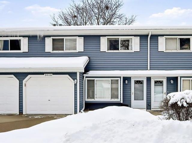 Townhouse for sale in Gurnee, Illinois