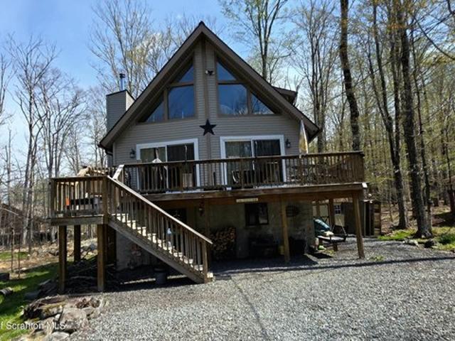 House for sale in Lake Ariel, Pennsylvania