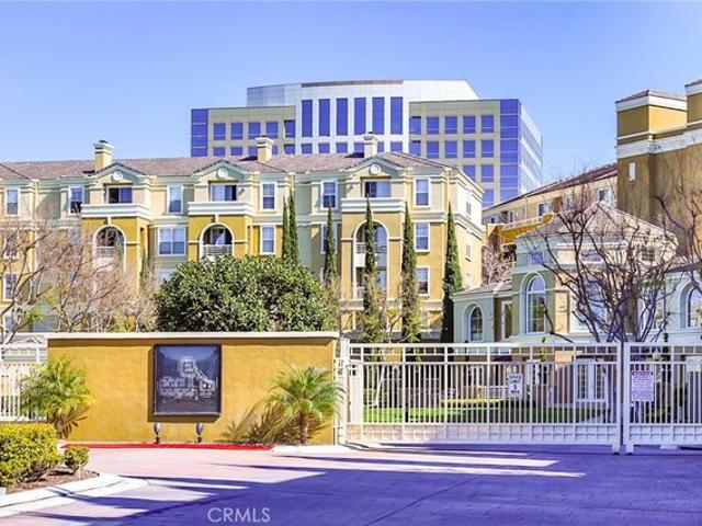 Townhouse for sale in Santa Ana, California
