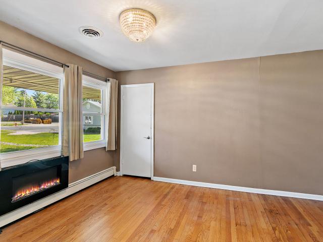 House for sale in Mchenry, Illinois