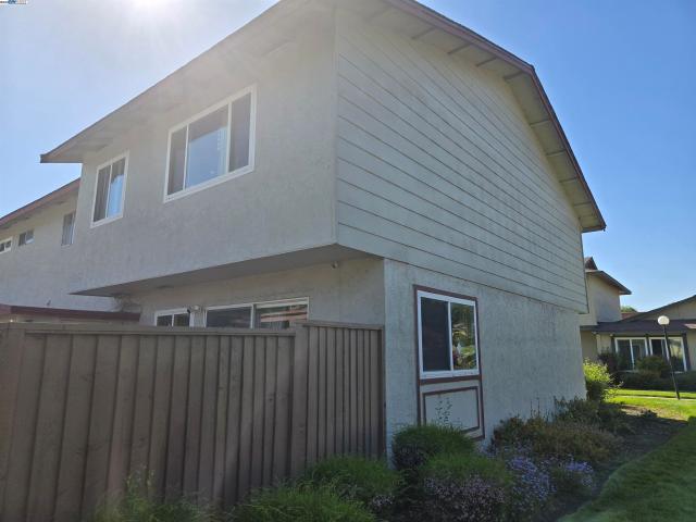 Townhouse for sale in Fremont