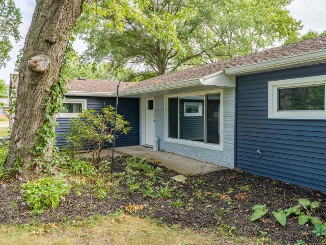 House for sale in Riverdale, Scott County