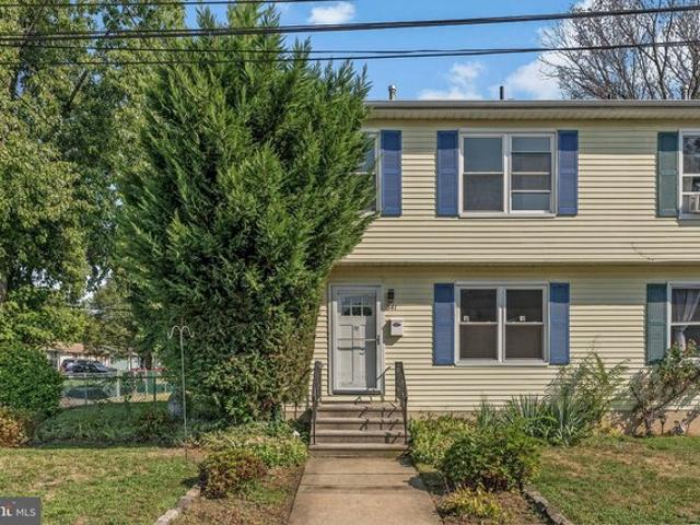 Townhouse for sale in Burlington, Burlington County
