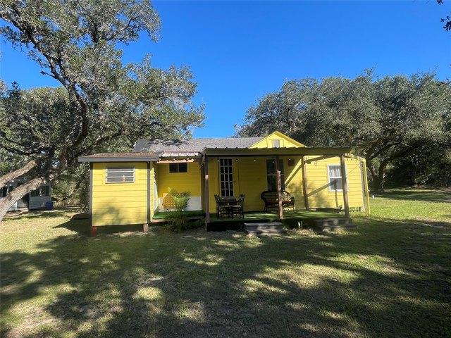 House for sale in Elmaton, Texas