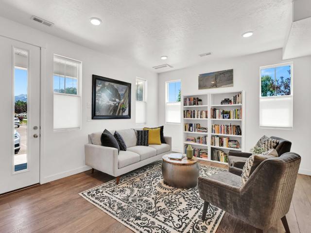 Townhouse for sale in Sandy