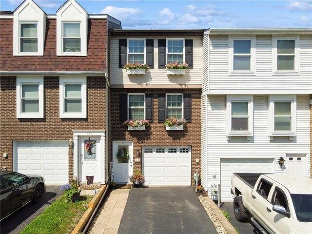Townhouse for sale in Cranberry Twp, Pennsylvania