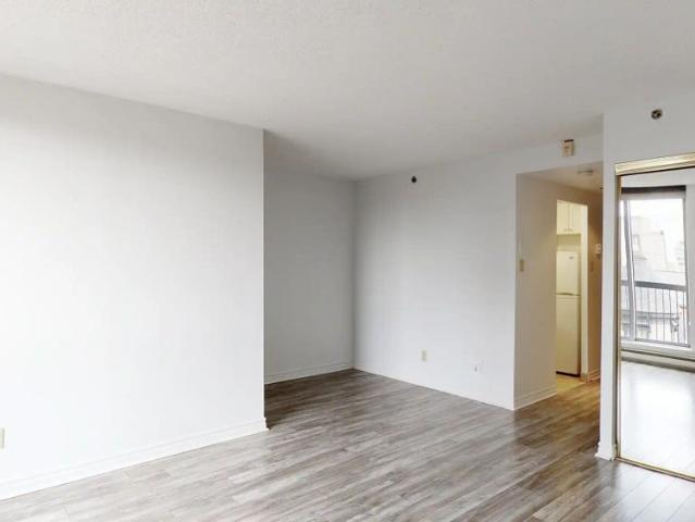 Apartment for rent in Somerset, Ottawa