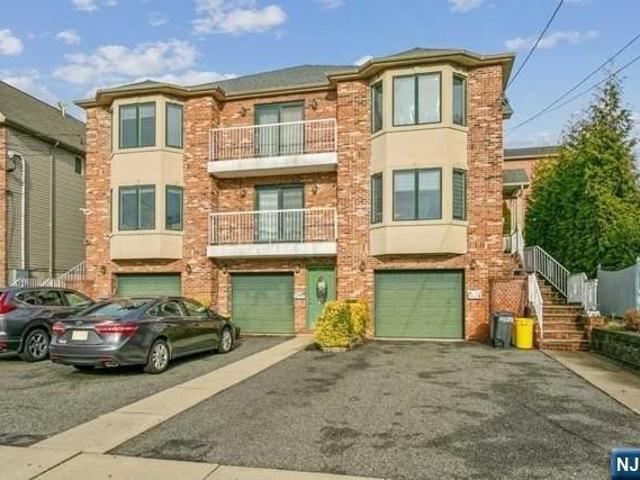 Condo for sale in Palisades Park, New Jersey