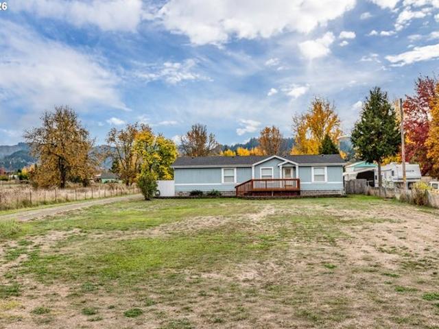 House for sale in Sutherlin, Douglas County