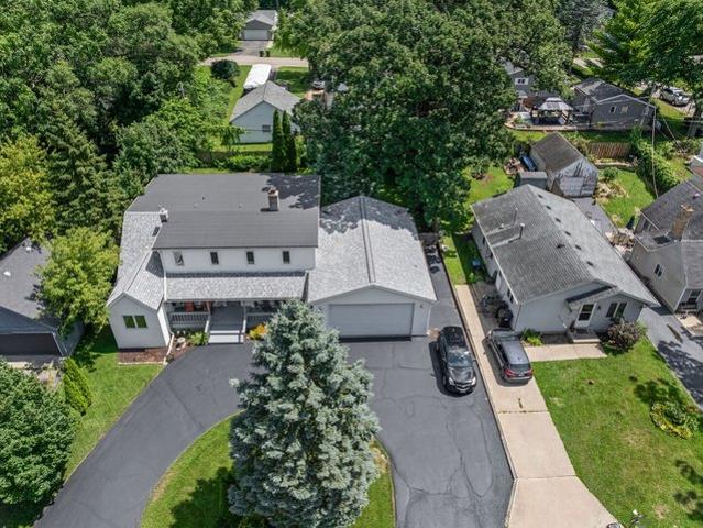 House for sale in Island Lake, Illinois