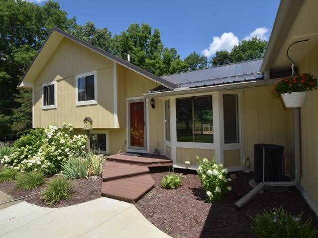 House for sale in Lapeer, Lapeer County