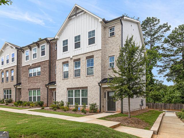 Townhouse for sale in Scottdale, Georgia