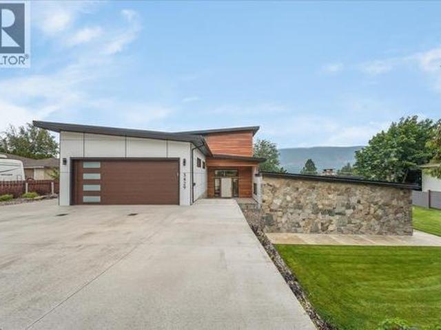 House for sale in Castlegar, British Columbia