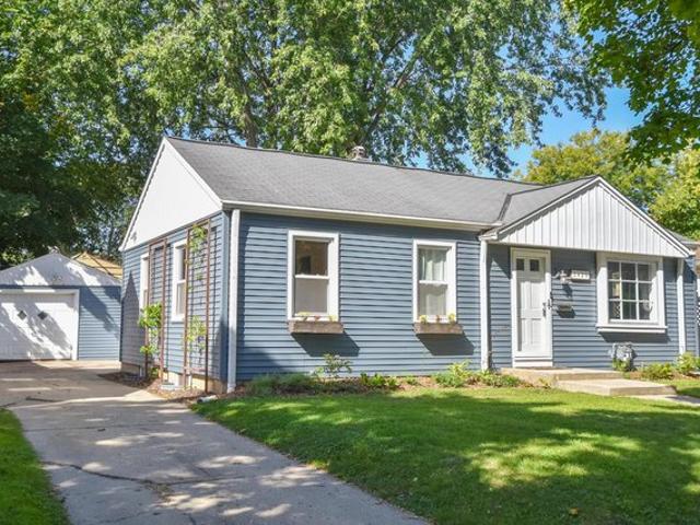 House for sale in Golden Valley, Milwaukee