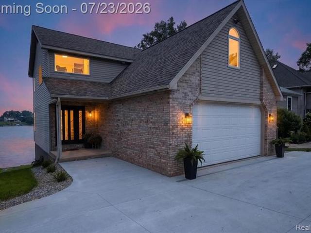 House for sale in Fenton, Michigan