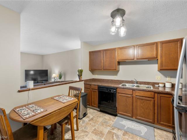 Townhouse for sale in Avon Lake, Ohio
