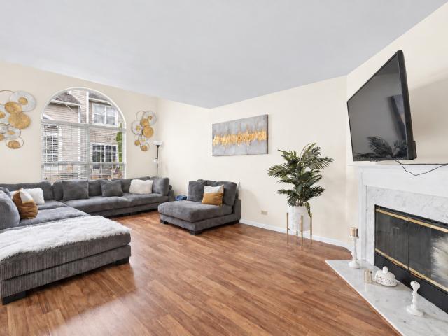 Townhouse for sale in Gurnee, Illinois