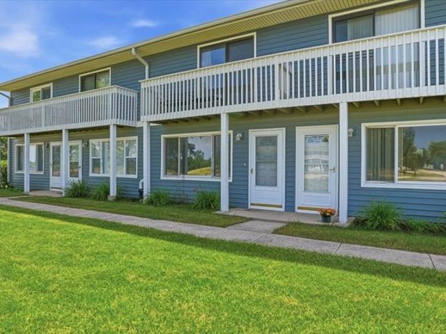 Condo for sale in Gurnee, Illinois