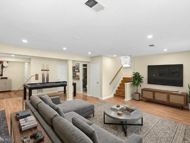 House for sale in Broyhill Crest, Annandale