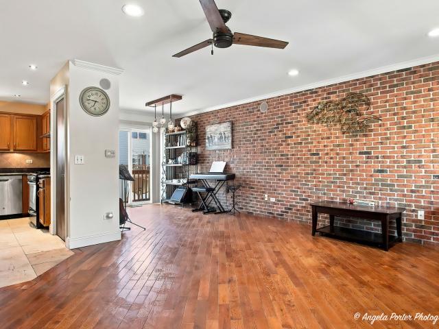 Townhouse for sale in Round Lake, Illinois