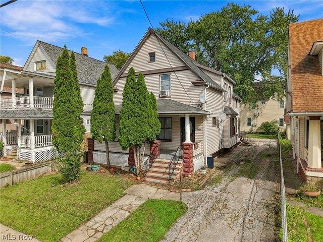 House for sale in Brooklyn Centre, Cleveland